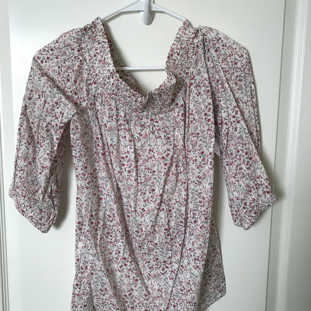 Floral sleeveless blouse